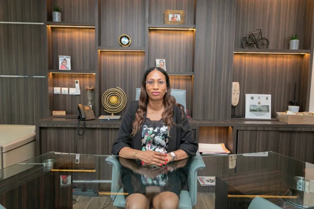 La directrice de KYLIMMO à son bureau