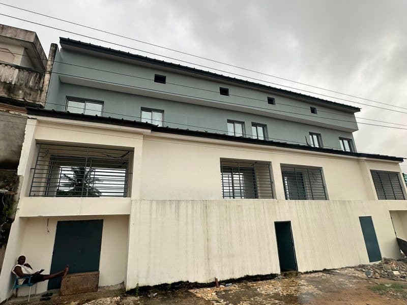1 Magasin spacieux – Yopougon Niangon Nord