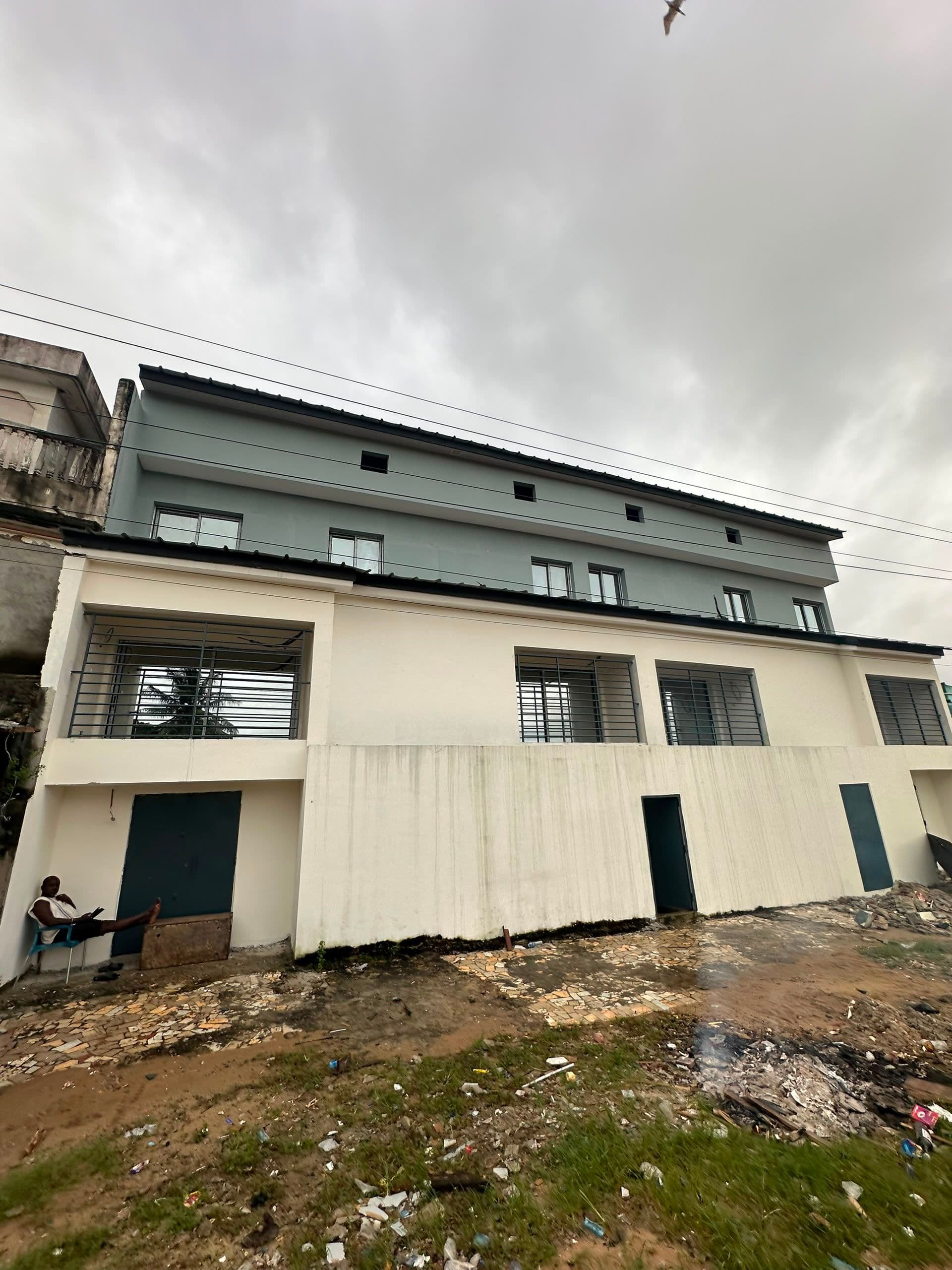 Magasin spacieux – Yopougon Niangon Nord